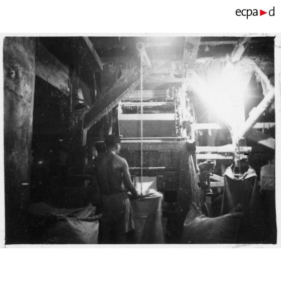 Une rizerie de Cholon. [description provisoire]