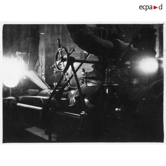 Une rizerie de Cholon. [description provisoire]