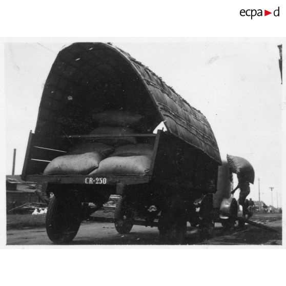 Une rizerie de Cholon. [description provisoire]