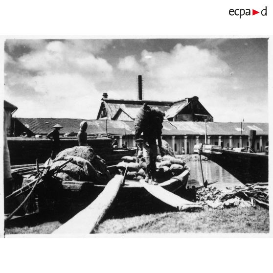 Une rizerie de Cholon. [description provisoire]