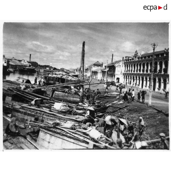 Une rizerie de Cholon. [description provisoire]