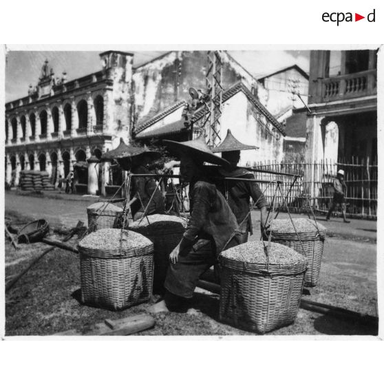 Une rizerie de Cholon. [description provisoire]