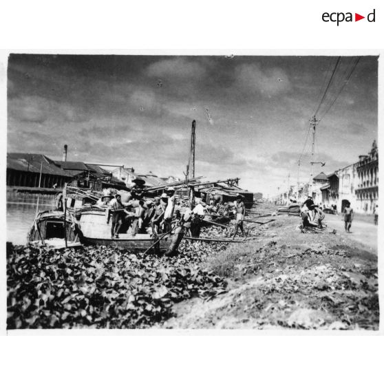 Une rizerie de Cholon. [description provisoire]