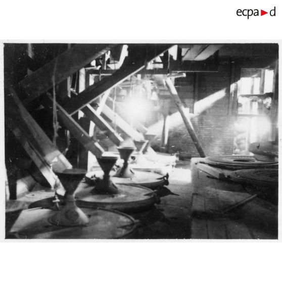 Une rizerie de Cholon. [description provisoire]