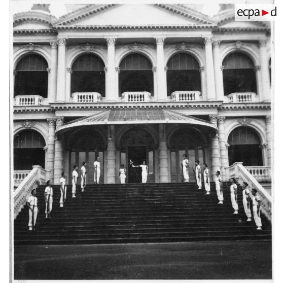 L'ancien Palais du Gouverneur général : la résidence du haut commissaire de France en Indochine, Thierry d'Argenlieu. [description provisoire]
