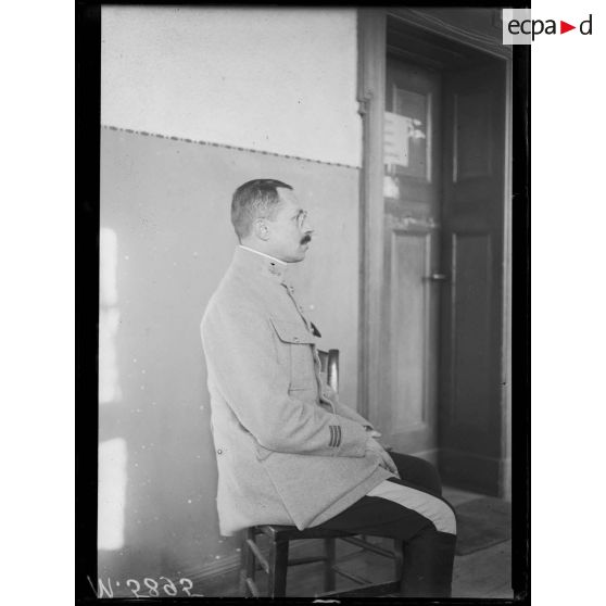 Metz, le capitaine Fiat officier informateur du G.M.M pour carte d'identité.<br> [légende d'origine]