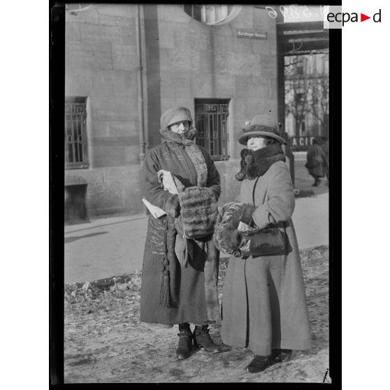 Metz, troupe du théâtre aux Armées qui a donné deux représentations. [légende d'origine]