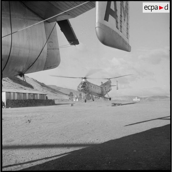 Atterrissage d'un Piasecki H-21.