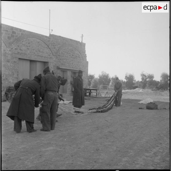 Pliage d'un parachute.