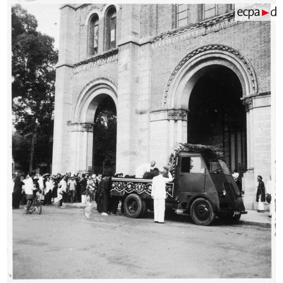 Obsèques de Mr. Denis Le Phat An à la cathédrale Notre-Dame-de-Saigon. [description provisoire]