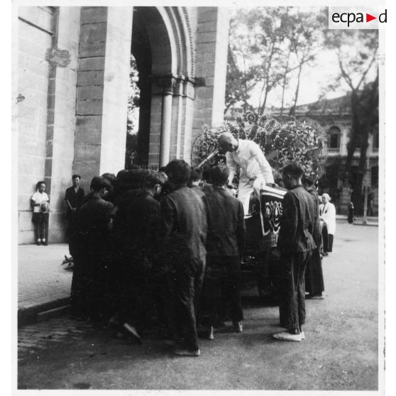 Obsèques de Mr. Denis Le Phat An à la cathédrale Notre-Dame-de-Saigon. [description provisoire]