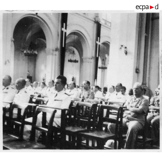 Messe à la cathédrale Notre-Dame-de-Saigon en mémoire des morts pour la libération de la Cochinchine. [description provisoire]