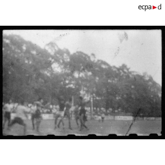 Plusieurs matchs de football au Cercle sportif saigonnais. [description provisoire]