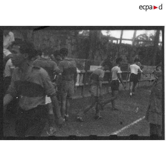 Plusieurs matchs de football au Cercle sportif saigonnais. [description provisoire]