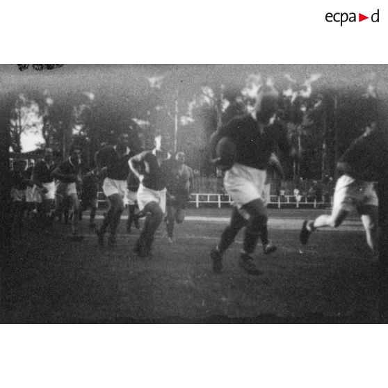 Plusieurs matchs de rugby au Cercle sportif saigonnais. [description provisoire]