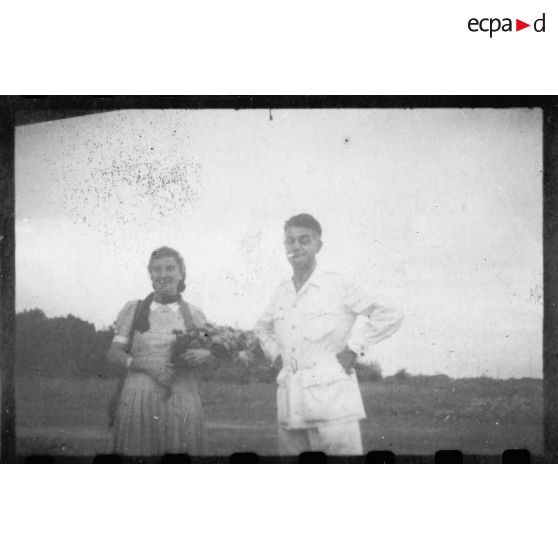 A l'aéroport de Tan Son Nhut, plusieurs portraits de personnes présentes lors du départ de Jean Cédile pour la France. [description provisoire]
