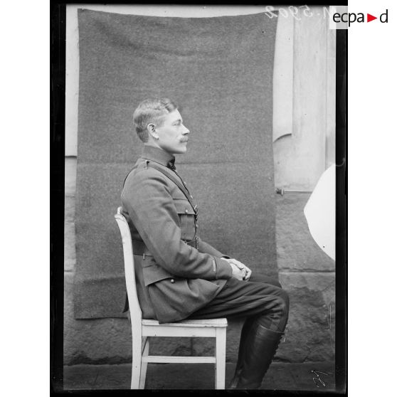 Metz, le sous-lieutenant Garnier du service de renseignement. [légende d'origine]