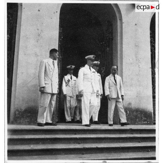 A l'Hôtel de Ville de Saigon, séance du Conseil consultatif de Cochinchine. A l'ordre du jour, la proclamation de Nguyen Van Thinh en tant que président du Gouvernement provisoire de la Cochinchine. [description provisoire]
