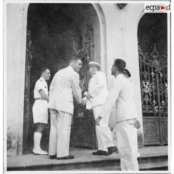 A l'Hôtel de Ville de Saigon, séance du Conseil consultatif de Cochinchine. A l'ordre du jour, la proclamation de Nguyen Van Thinh en tant que président du Gouvernement provisoire de la Cochinchine. [description provisoire]