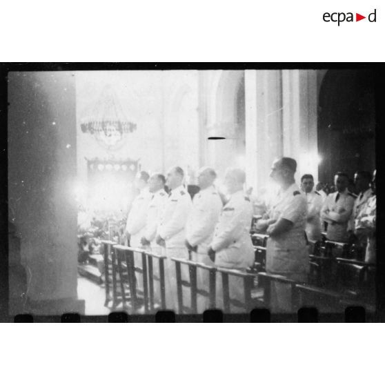 Le jour de la fête des morts, les autorités participent à une cérémonie dans la cathédrale Notre-Dame-de-Saigon. [description provisoire]