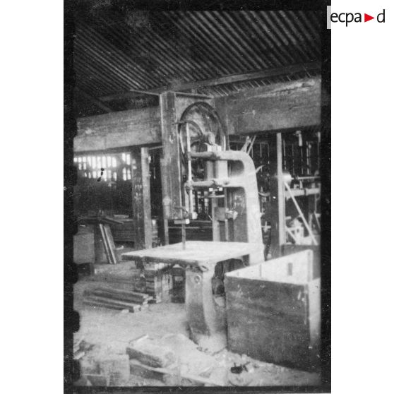 Ateliers de la  CFTI (Compagnie Française des Tramways d'Indochine) situés dans les environs de Saigon. [description provisoire]