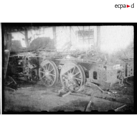 Ateliers de la  CFTI (Compagnie Française des Tramways d'Indochine) situés dans les environs de Saigon. [description provisoire]