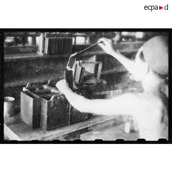 Atelier de confection de batteries de la CFTI (Compagnie Française des Tramway d'Indochine). [description provisoire]