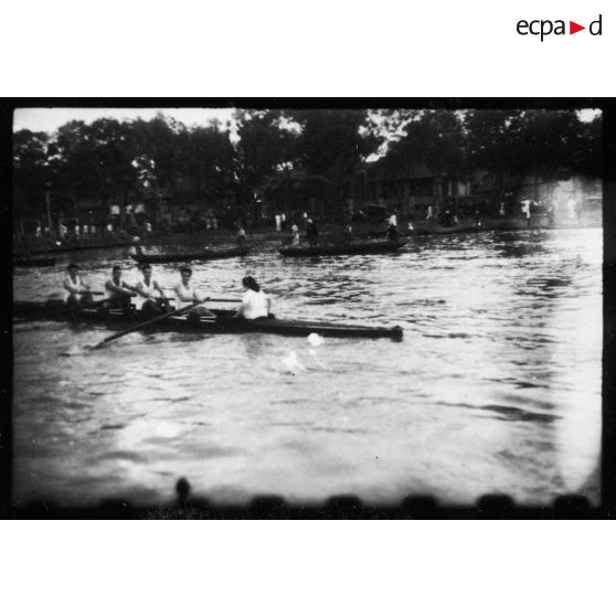 Portraits des équipes qui participent aux régates organisées dans le port de Saigon.<br> [description provisoire]