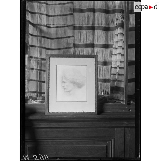 Paris, exposition polonaise. Portrait de Mme Paderewski par Burnes-Jones. [légende d'origine]