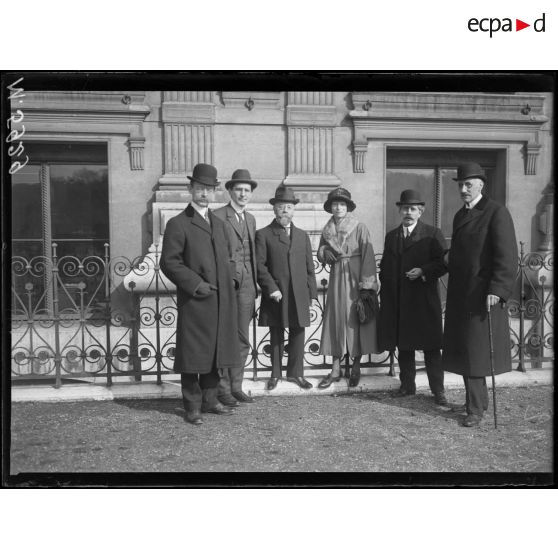 Paris, exposition polonaise. Le groupe des organisateurs de l'exposition. [légende d'origine]