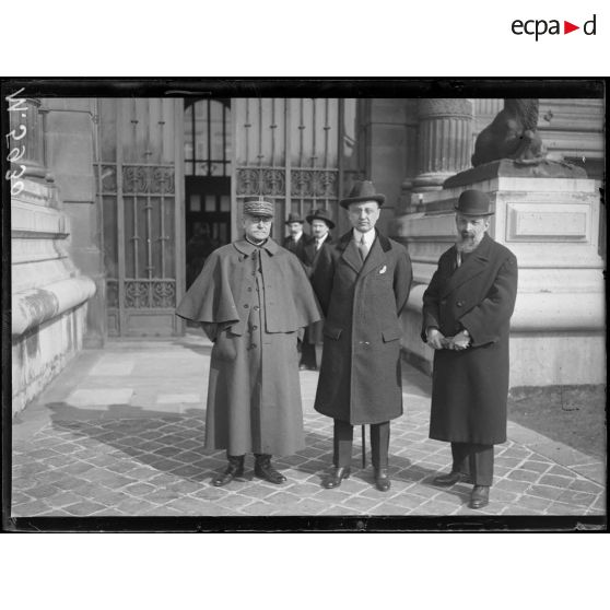 Paris, exposition polonaise. Les organisateurs de l'exposition. [légende d'origine]