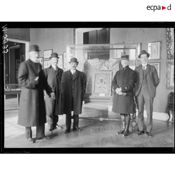 Paris, exposition polonaise. Les organisateurs de l'exposition. [légende d'origine]