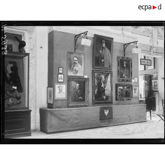 Paris, exposition polonaise. Portraits de généraux polonais. [légende d'origine]