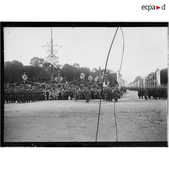 Paris, Champs-Elysées, défilé du 14 juillet 1919. Les troupes belges. [légende d'origine]