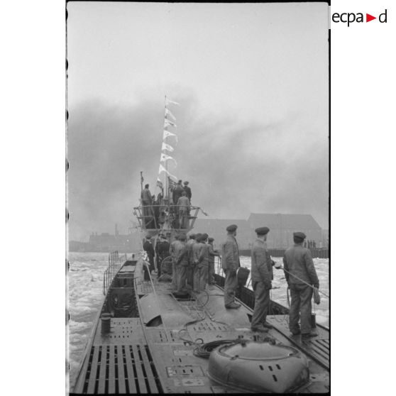 Entrée de l'U-37 dans le port de Wilhelmshaven