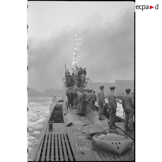 Entrée de l'U-37 dans le port de Wilhelmshaven