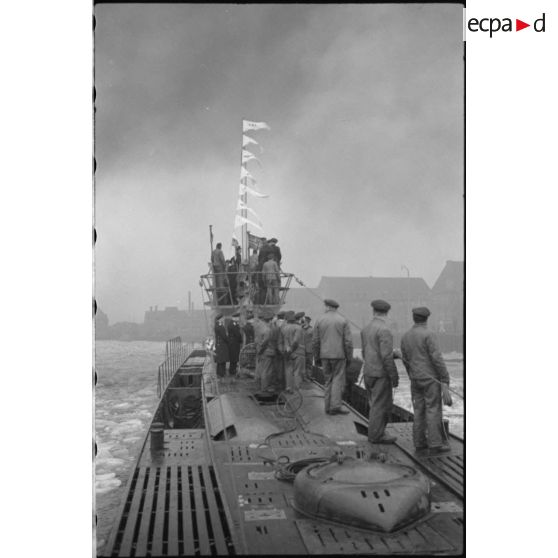 Entrée de l'U-37 dans le port de Wilhelmshaven