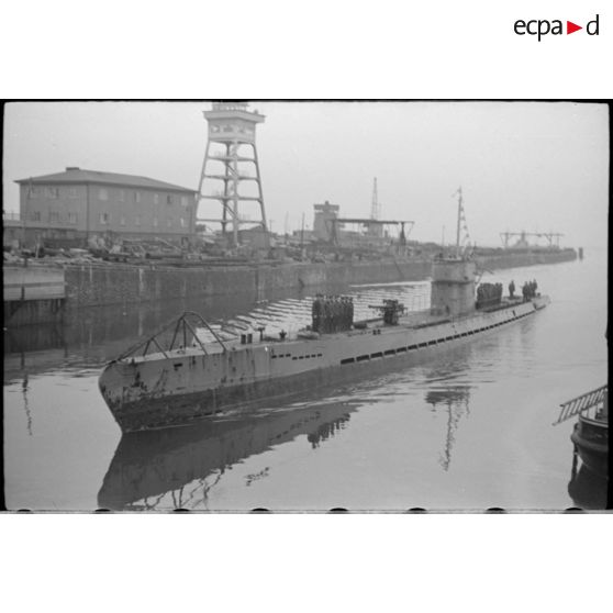 Retour du sous-marin U-Boot U-37 dans le port de Wilhelmshaven.