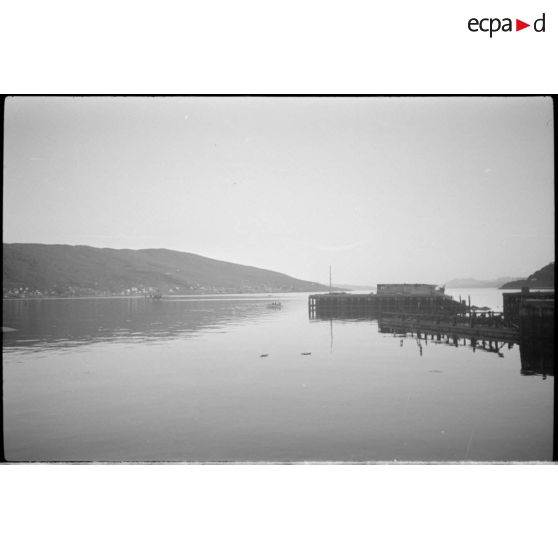 Un fjord, il pourrait s'agir du secteur de Ankenes au sud de Narvik.