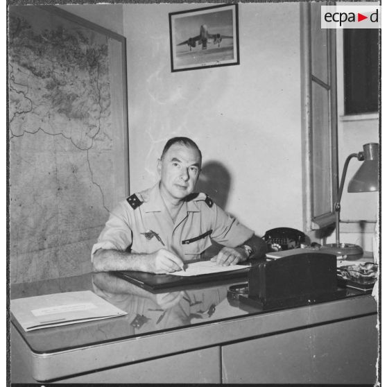 Le général Ailleret.