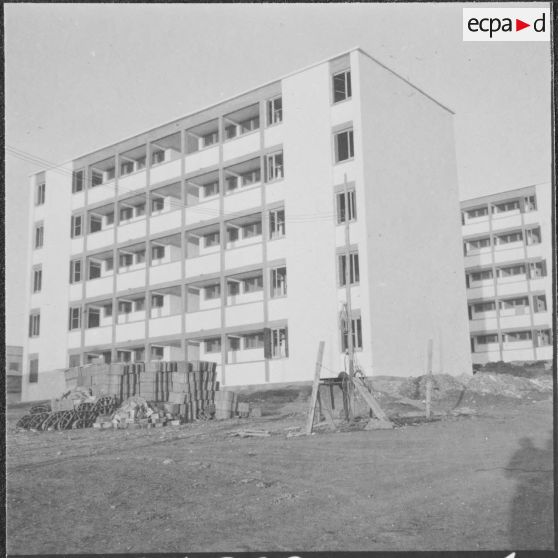 Aïn Temouchent. Finition d'un groupe d'habitation à loyer modéré (HLM).