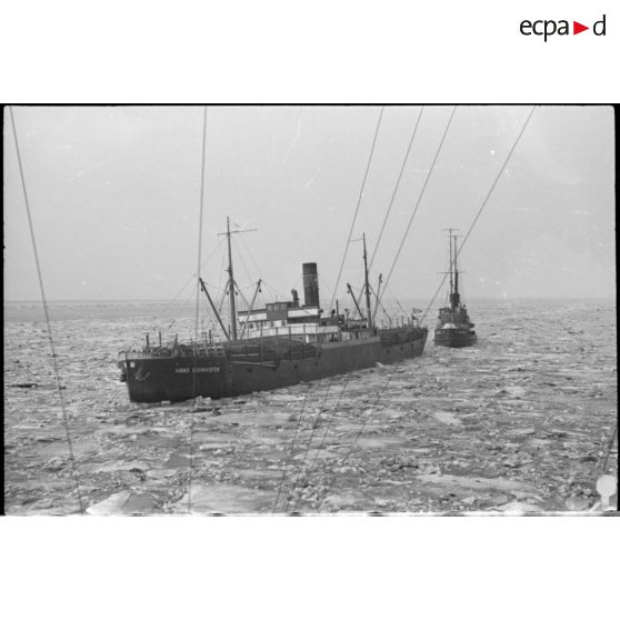 Un convoi maritime avec l'Atlantic et le navire marchand Hans Bornhofen.