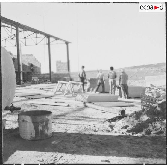 Chantiers de la Défense et Restauration des sols (DRS). Construction de la ferme du Magra.