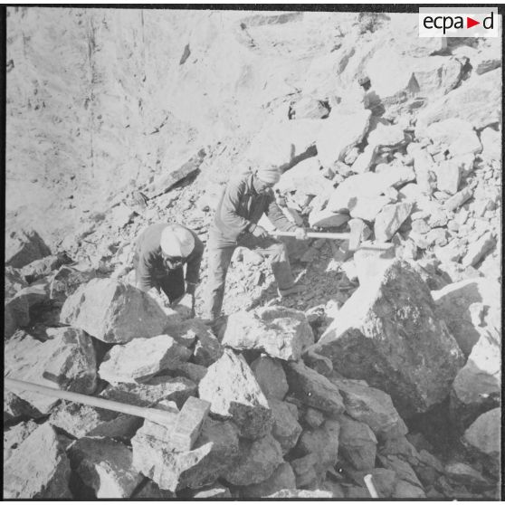 La Socoman (société commerciale et minière pour l'Afrique du Nord). Le travail à la carrière.