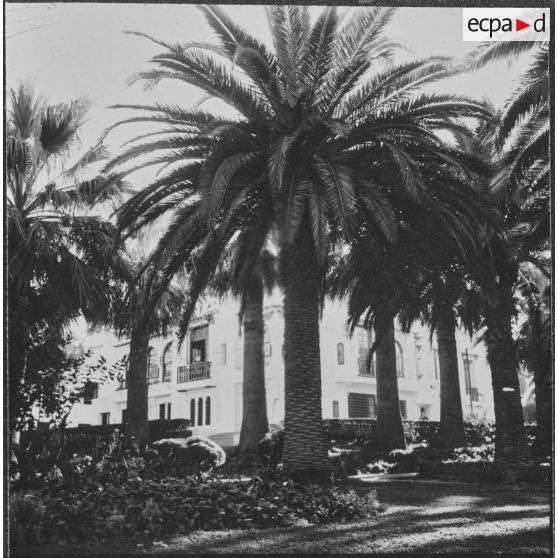 Alger. Cercle des officiers de l'air dans le quartier de La Redoute.