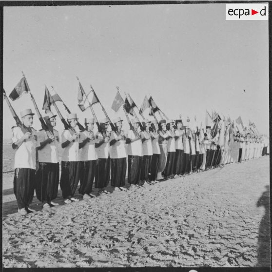 Ouargla. Echange d'étendard entre les compagnies méharistes de Mariksène et de Tinghert.