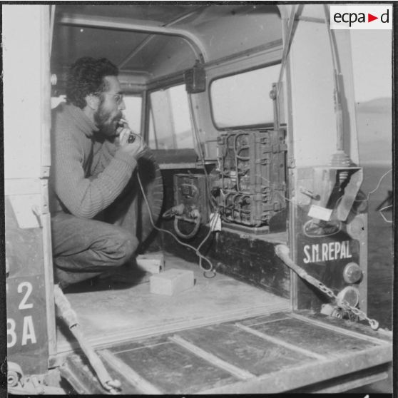 Recherche archéologie pétrolifère dans le désert algérien.