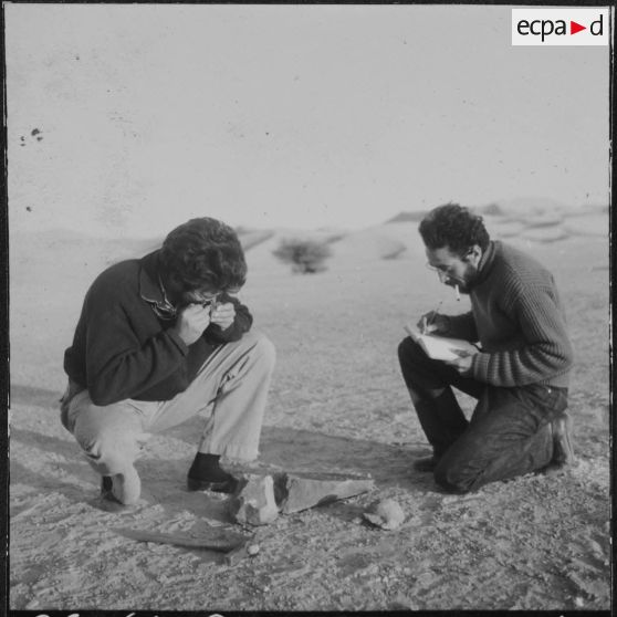 Recherche archéologie pétrolifère dans le désert algérien.