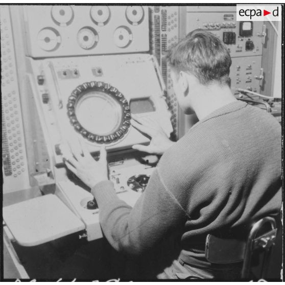 Frontière algéro-marocaine. Poste maréchal Leclerc. La nuit les différents passages sont contrôlés au radar.