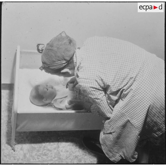 Colomb-Béchar. Centre professionnel. Cours de puériculture.